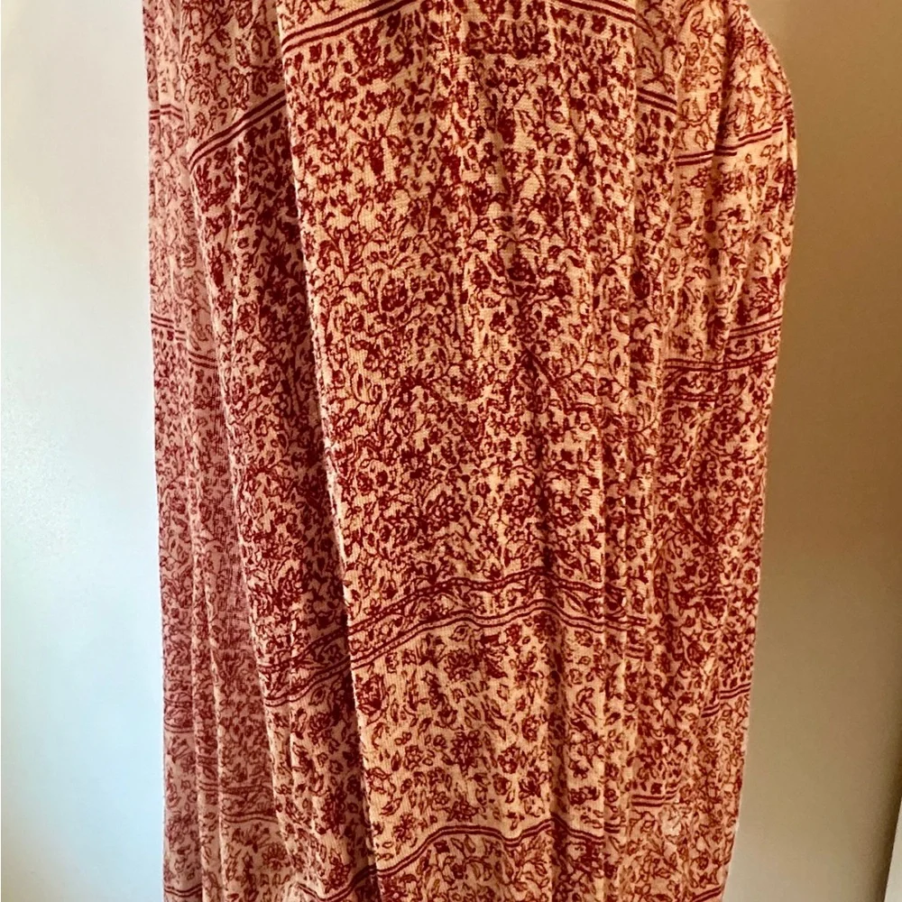 FREE PEOPLE Medium EUC Boho Peasant Top Blouse mini paisley cranberry print